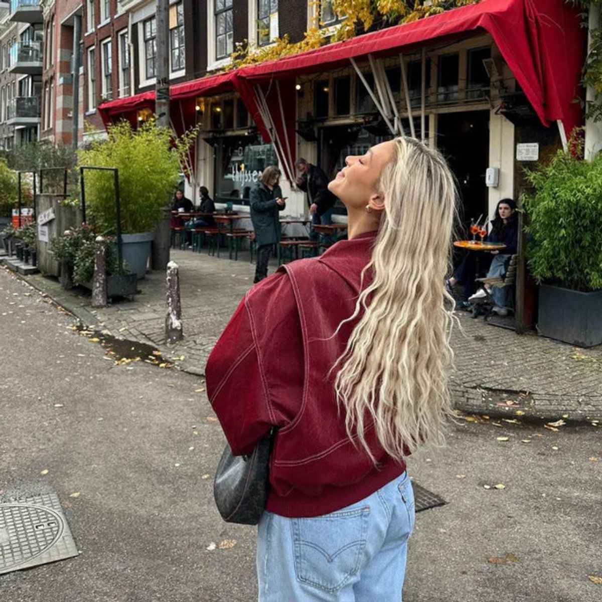 Renata | Cazadora bomber oversize con costuras en contraste
