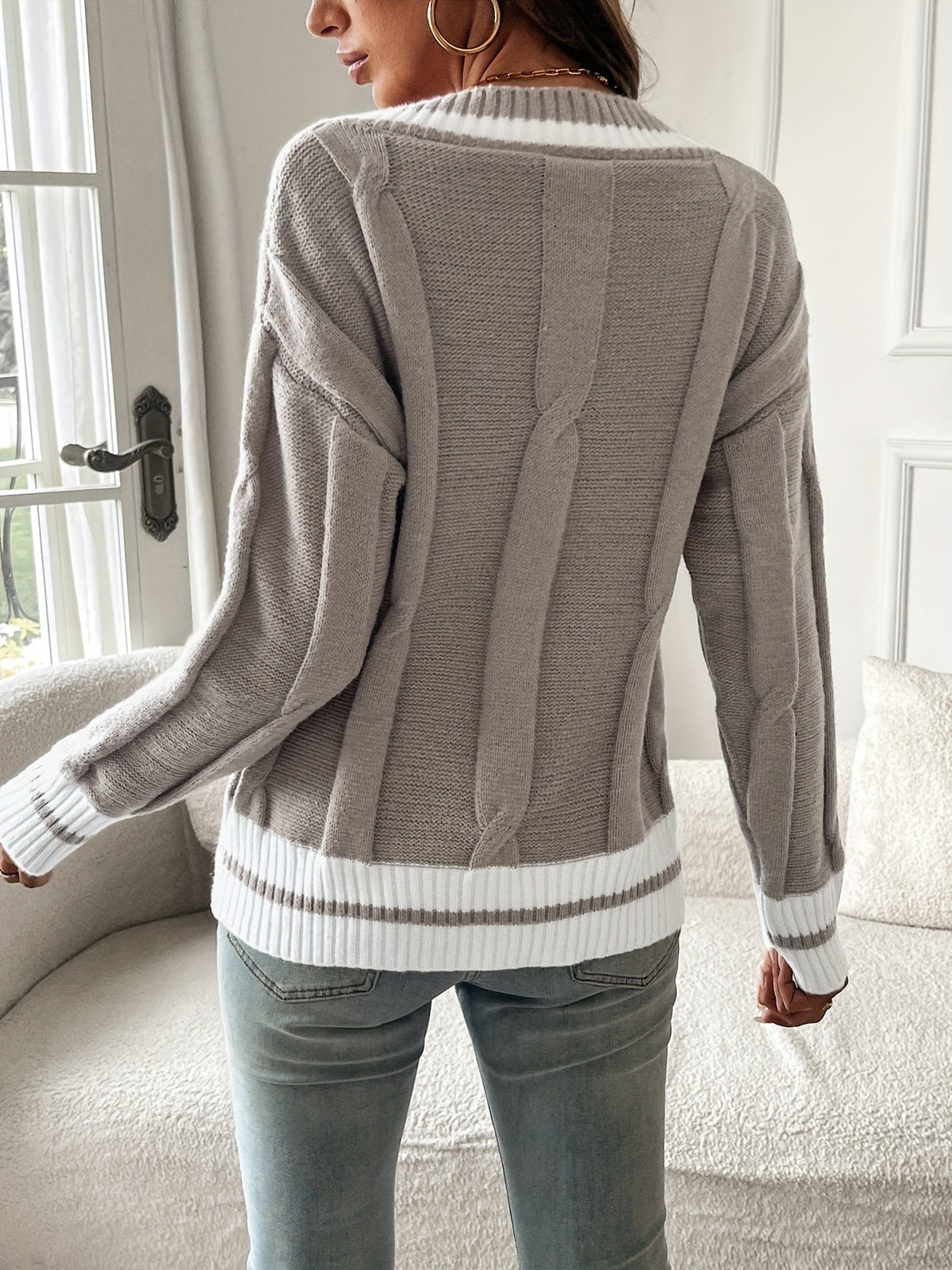Jersey de Punto Trenzado de Colores Combinados Cómodo para Mujer con Cuello en V, Manga Larga, Puño de Rayas y Estilo Oversize