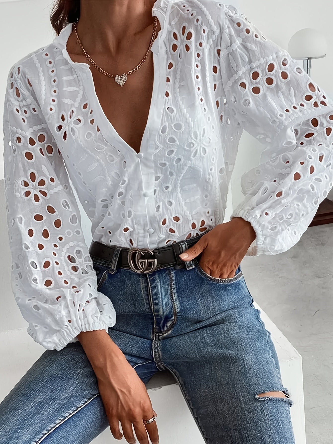 Blusa Bordada de Mujer con Encaje Delicado