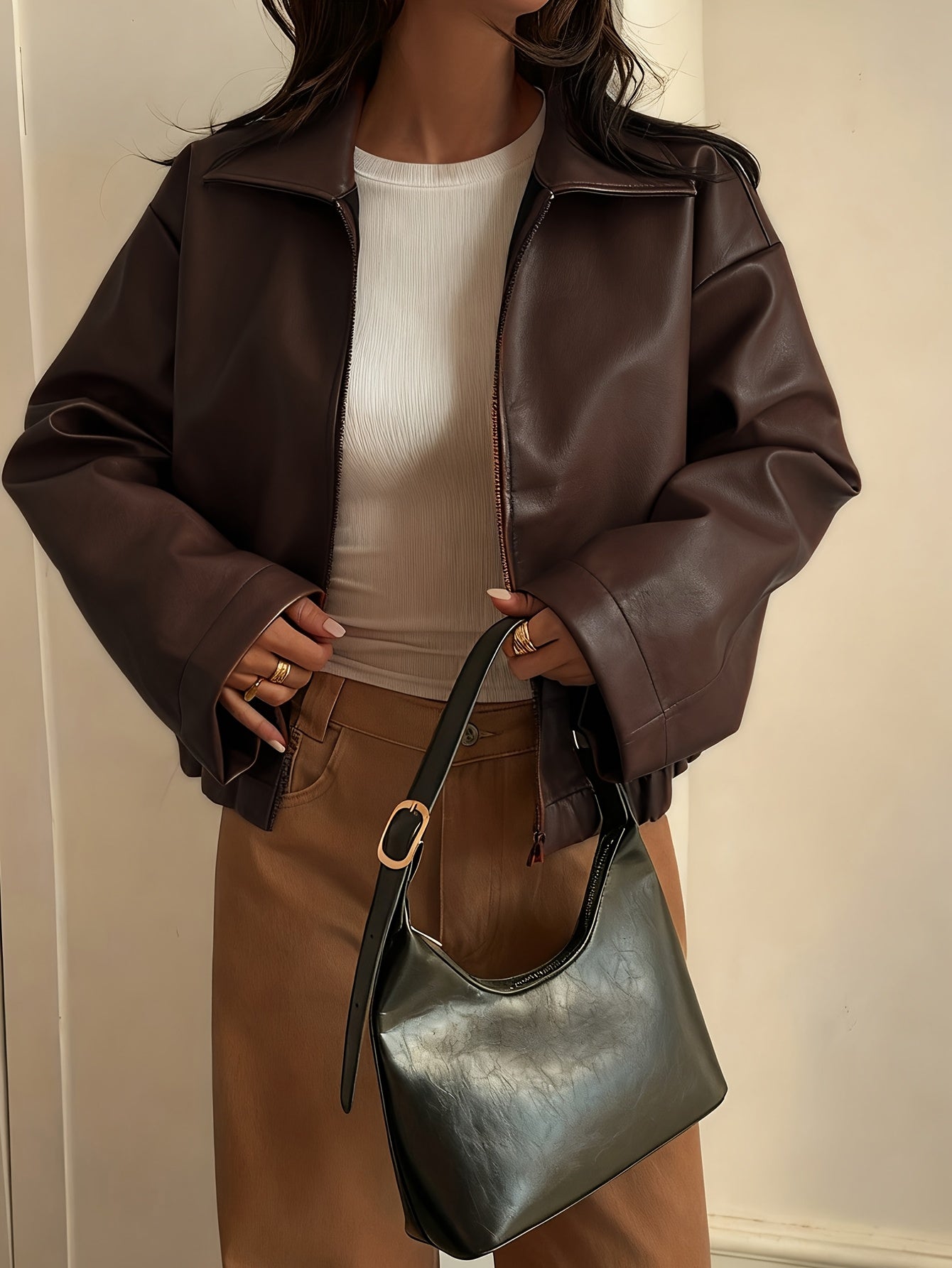 Atenea / Elegante chaqueta de cuero marrón para mujer con cuello, cierre frontal con cremallera y corte cropped