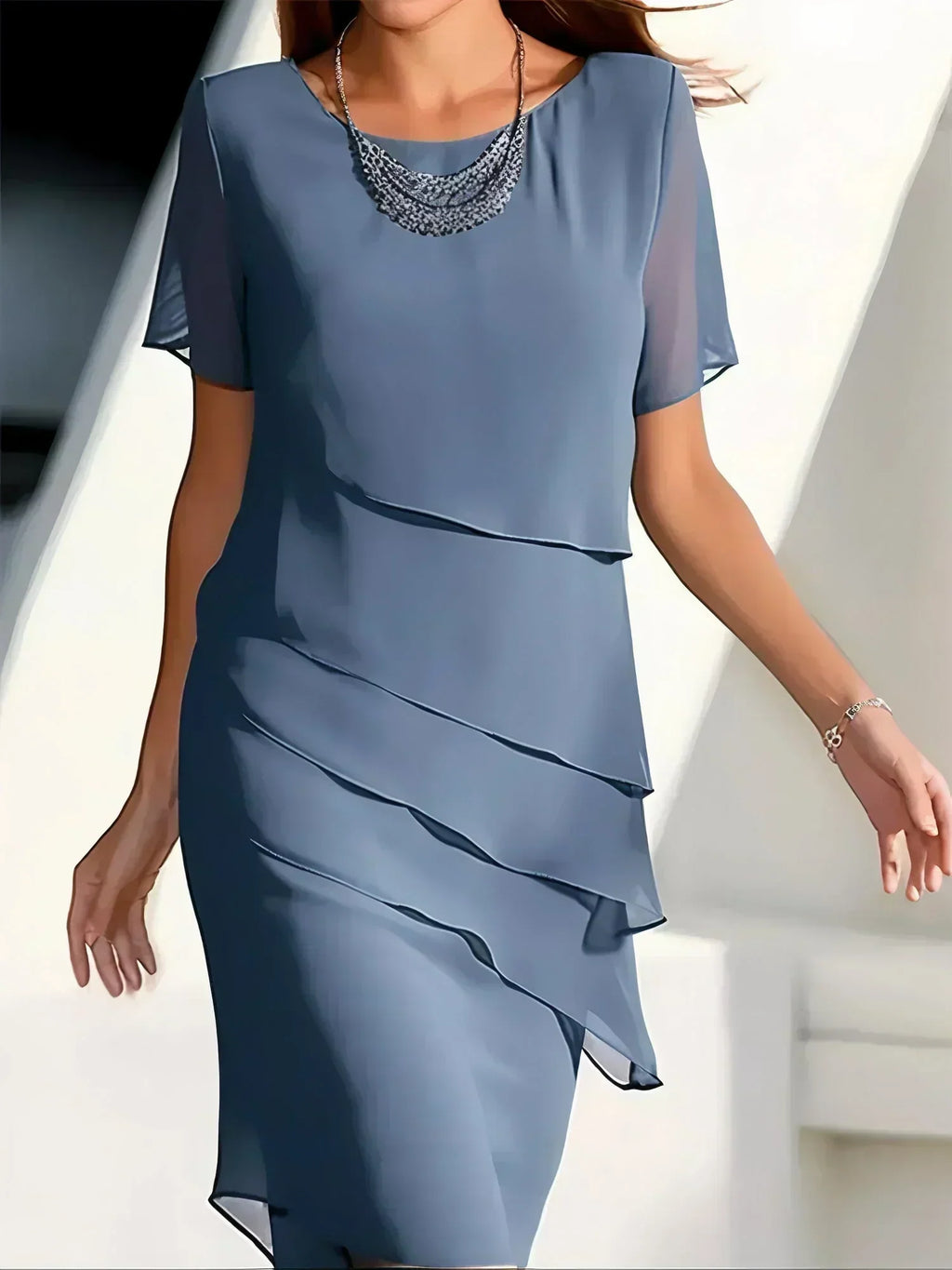 Vestido Midi De Fiesta Con Capas Fluido Y Elegante