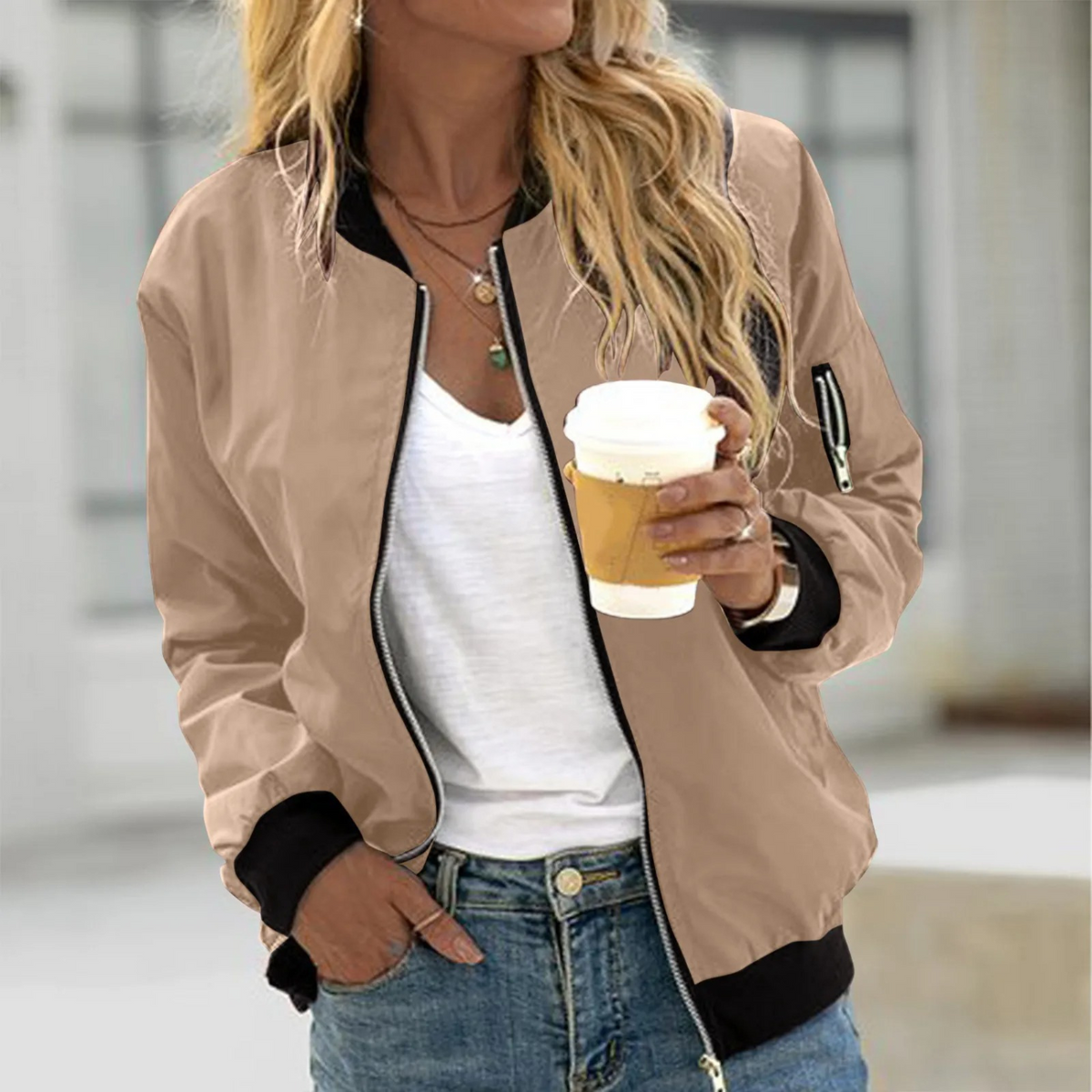 Chaqueta bomber desenfadada para mujer con cuello de canalé, manga larga, cierre frontal de cremallera y estilo casual