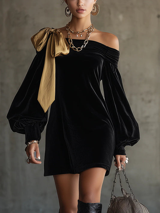 Vestido corto de hombros descubiertos de terciopelo negro y raso dorado
