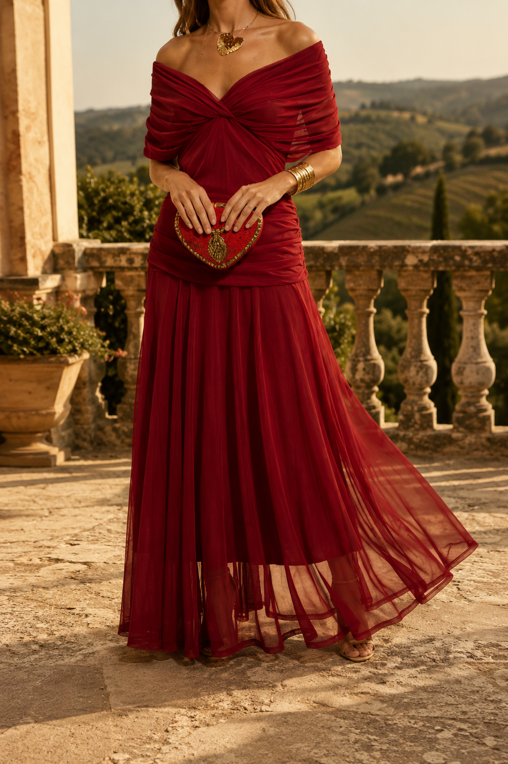 Vestido largo elegante con escote drapeado