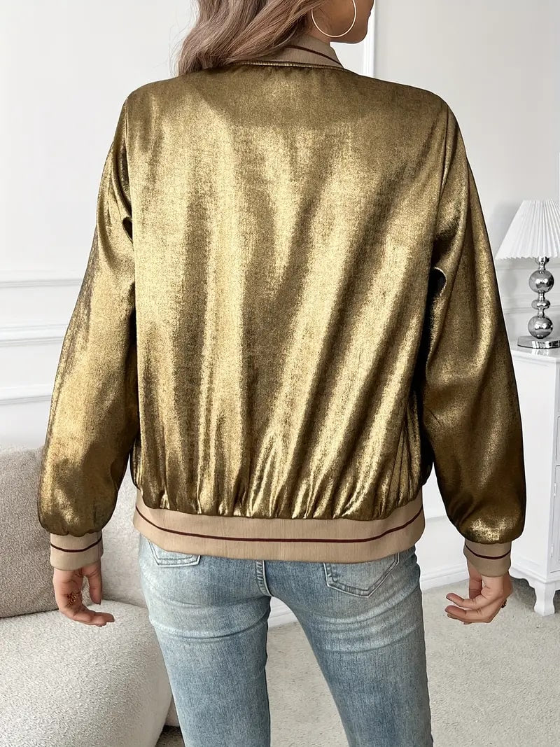 Elegante chaqueta bomber metalizada dorada para mujer con cuello de canalé, manga larga, cierre frontal con cremallera y estilo relajado