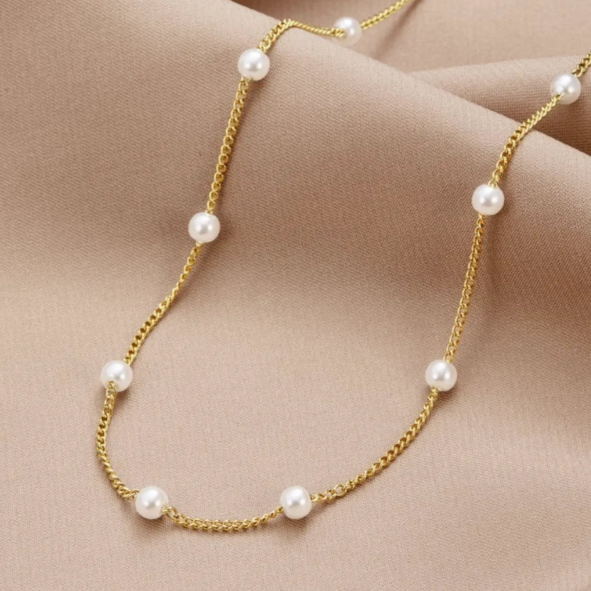 Colgante de oro con perlas de agua dulce