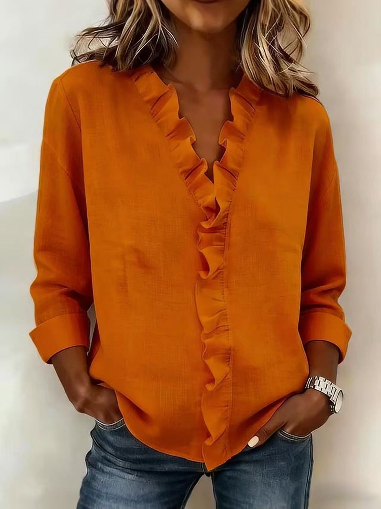 Blusa Elegante con Escote en V y Volantes Delicados