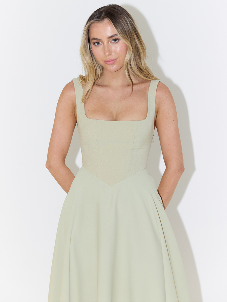 Vestido Midi Elegante con Escote Cuadrado Fluido