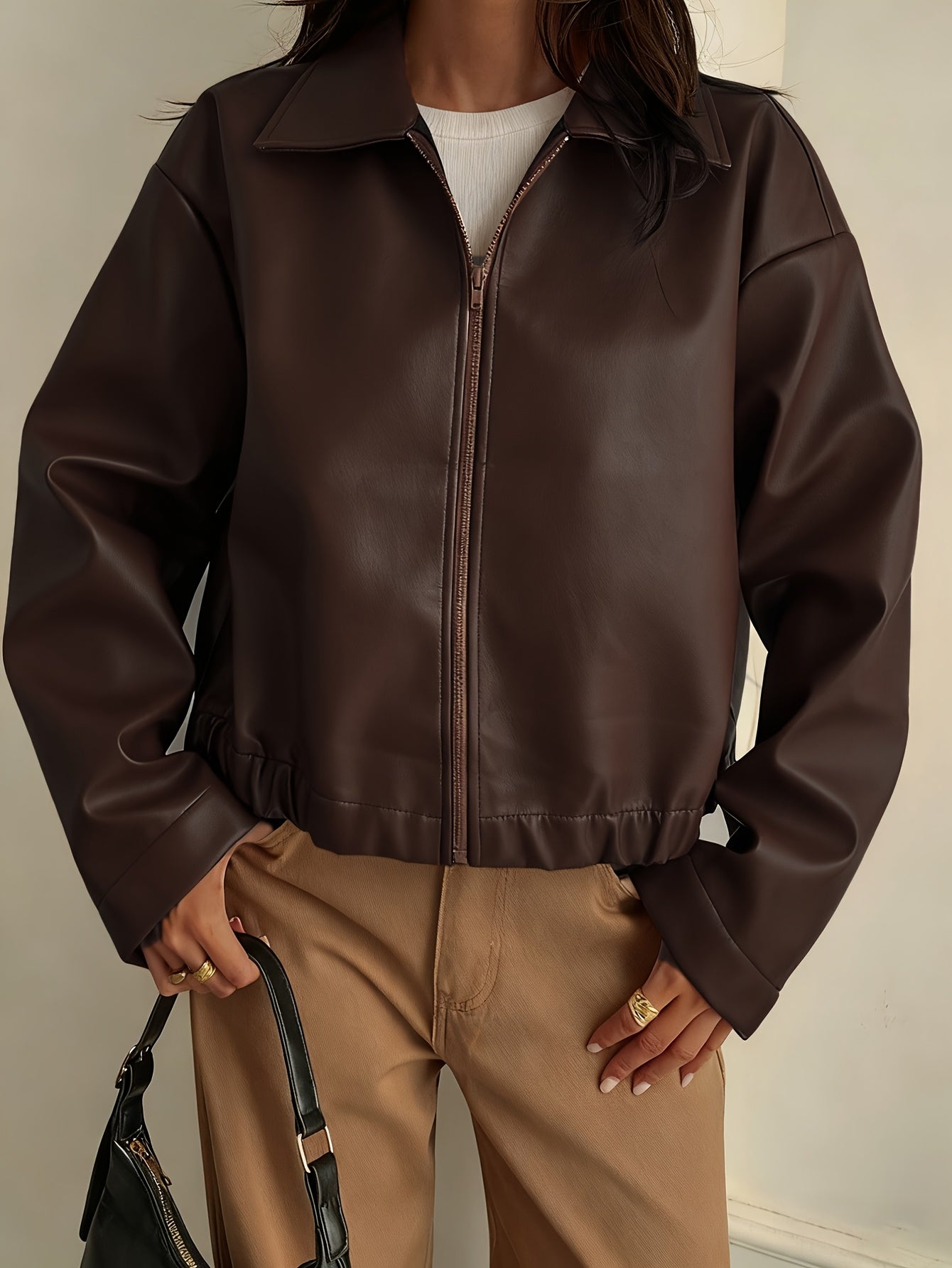 Atenea / Elegante chaqueta de cuero marrón para mujer con cuello, cierre frontal con cremallera y corte cropped