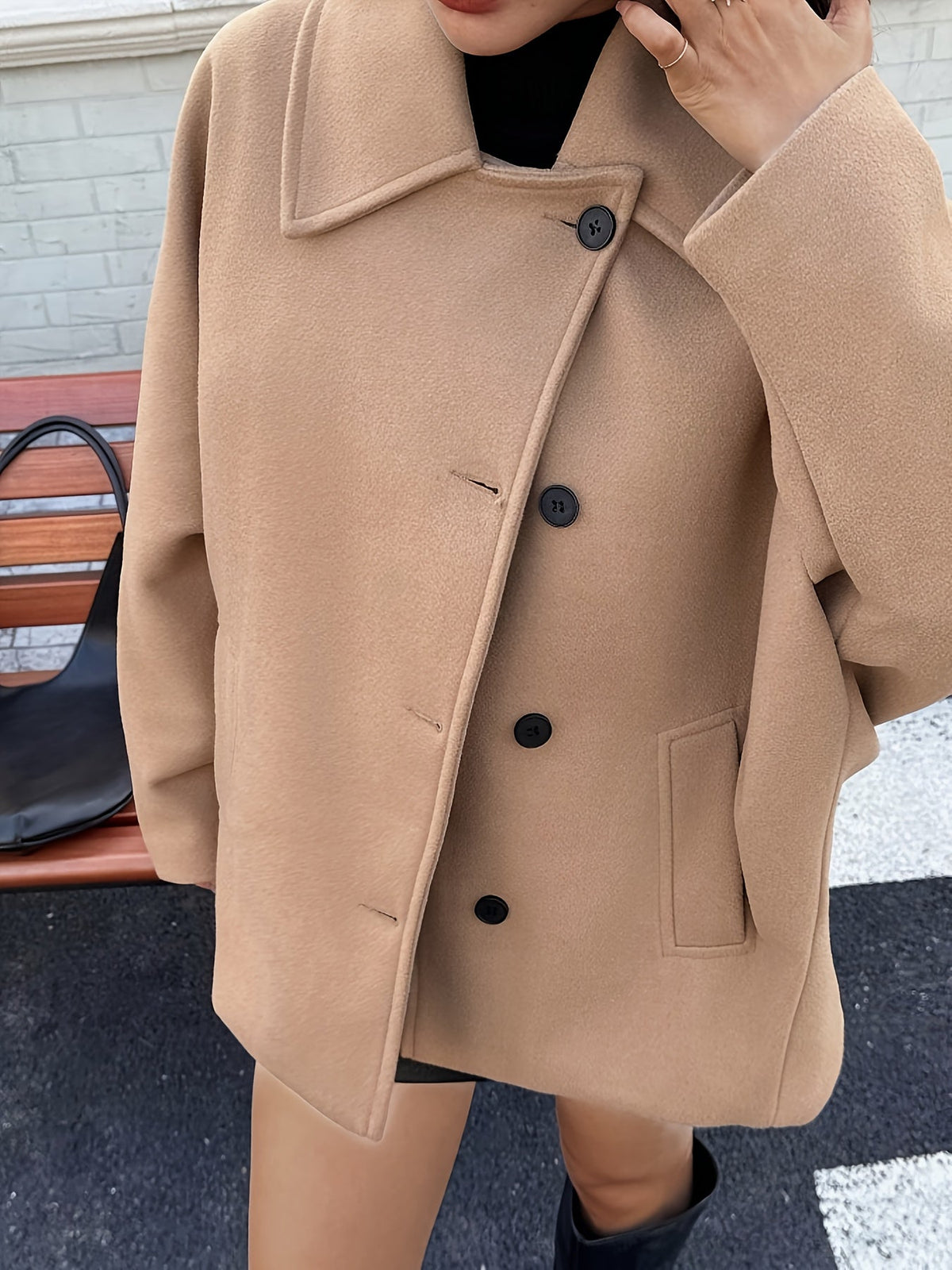Antonela / Elegante abrigo de lana caqui para mujer con cuello de solapas, mangas murciélago, corte oversize y cierre frontal de botones
