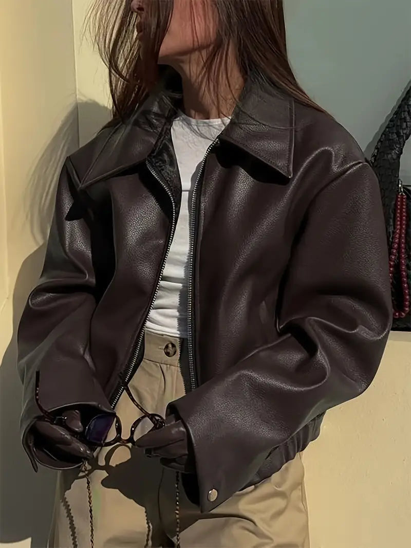 Vitoria / Elegante chaqueta de cuero sintético para mujer con cuello, manga larga y corte oversize cropped