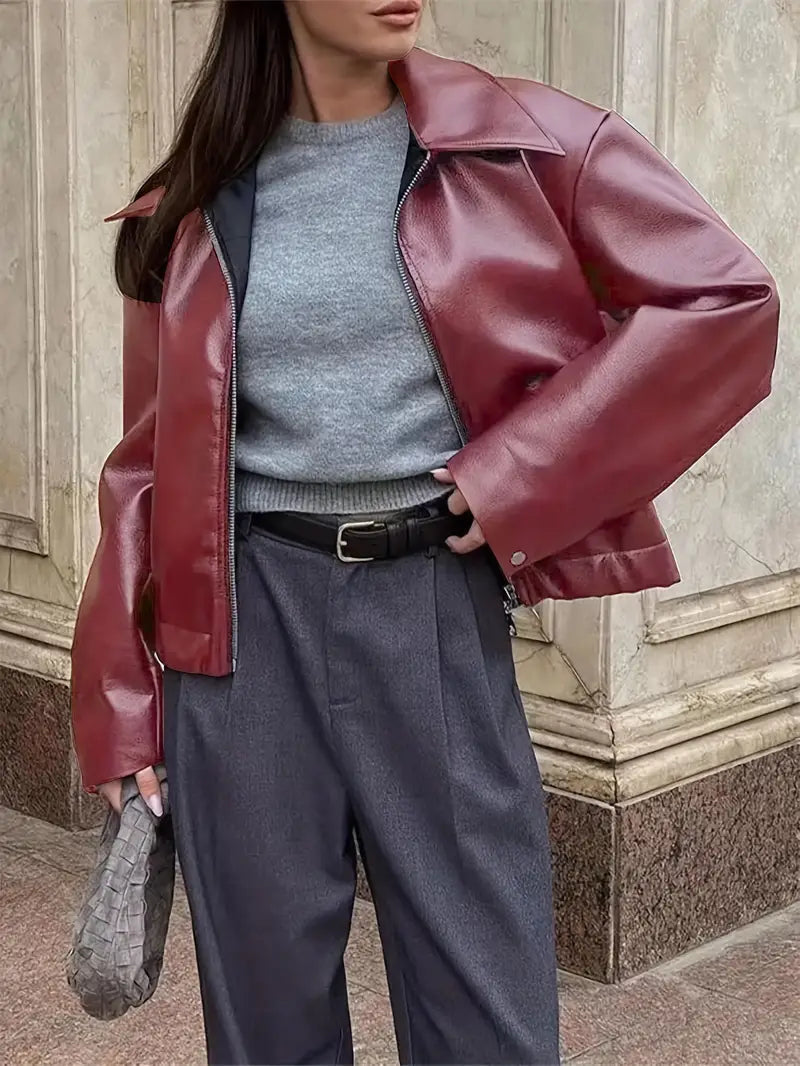 Vitoria / Elegante chaqueta de cuero sintético para mujer con cuello, manga larga y corte oversize cropped