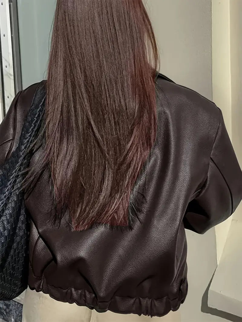 Vitoria / Elegante chaqueta de cuero sintético para mujer con cuello, manga larga y corte oversize cropped