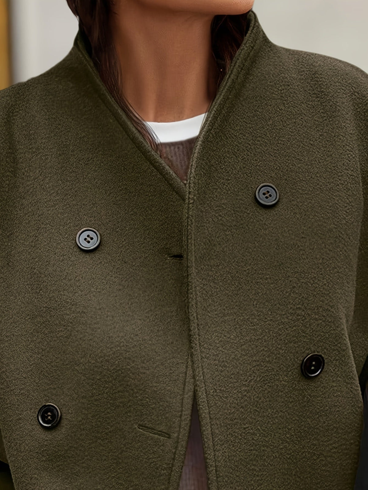 Caroline / Elegante abrigo verde oscuro para mujer con cuello alto, manga larga, cierre cruzado de doble botonadura y corte relajado