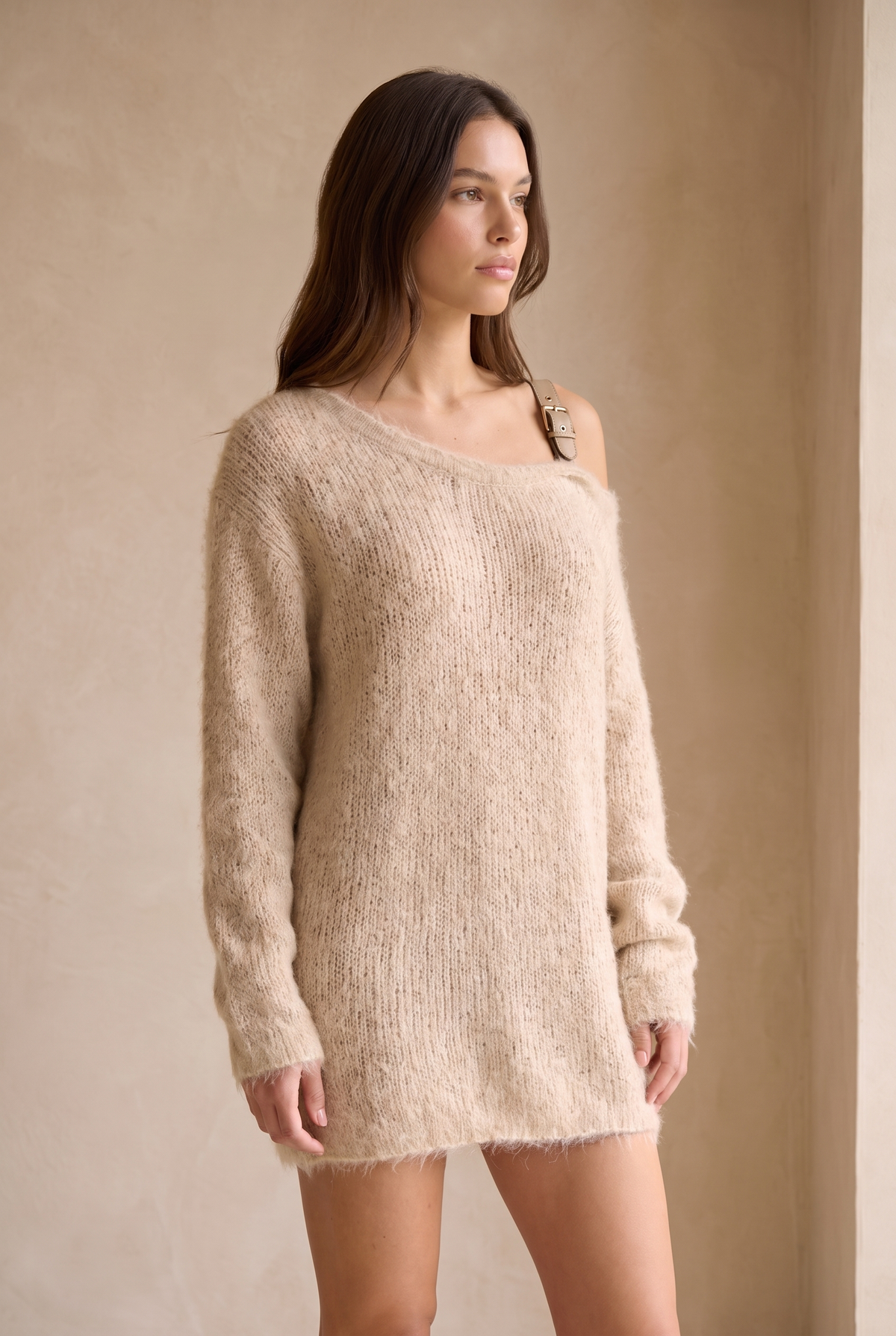 Vestido Mini de Punto Holgado con Hombros Descubiertos y Tirantes de Cuero para Mujer