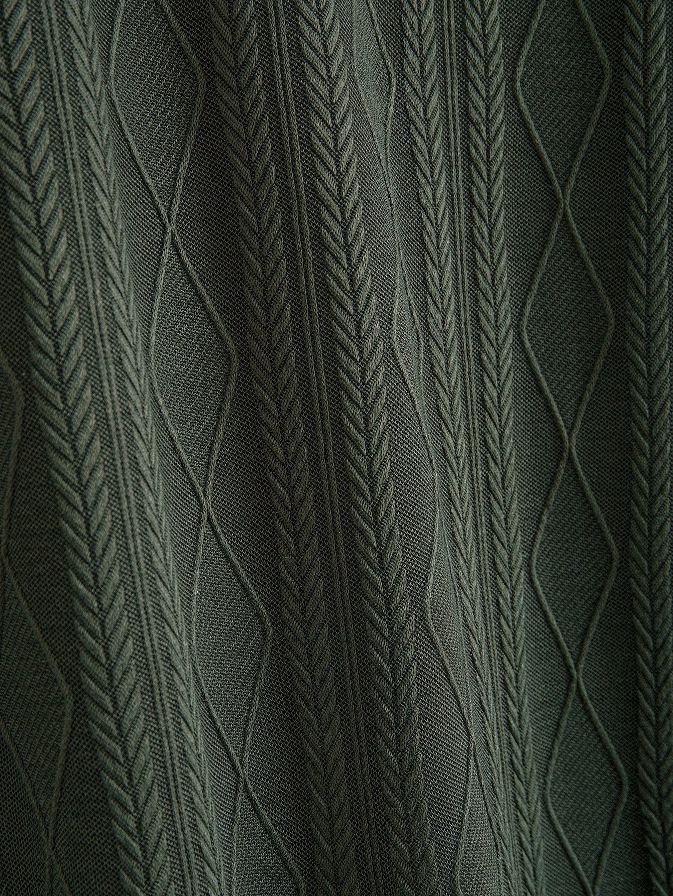 Conjunto Polo Jacquard Geométrico y Pantalón Recto