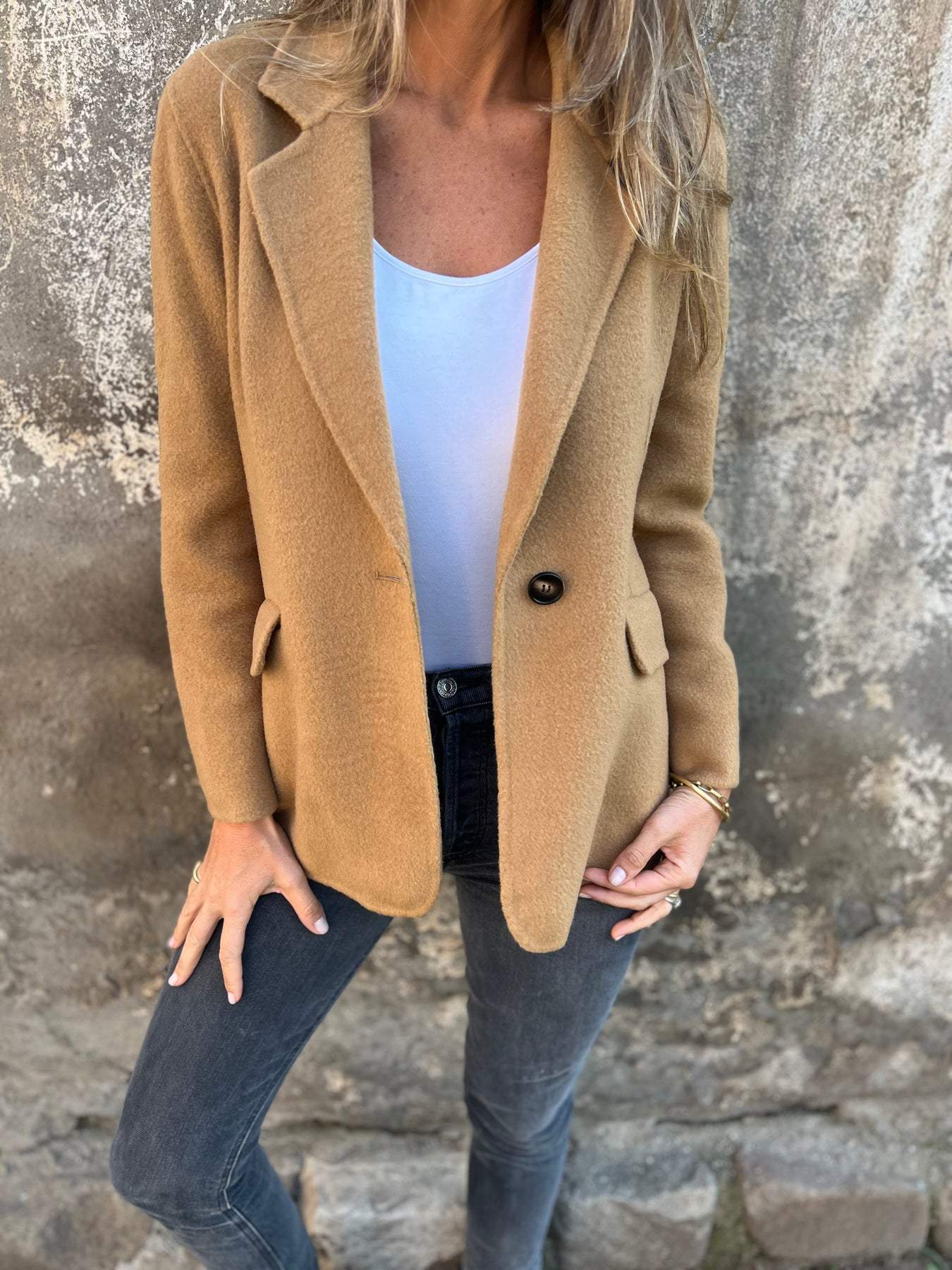 Blazer elegante texturizado para mujer con solapa de muesca, manga larga, cierre de un botón y corte de sastrería