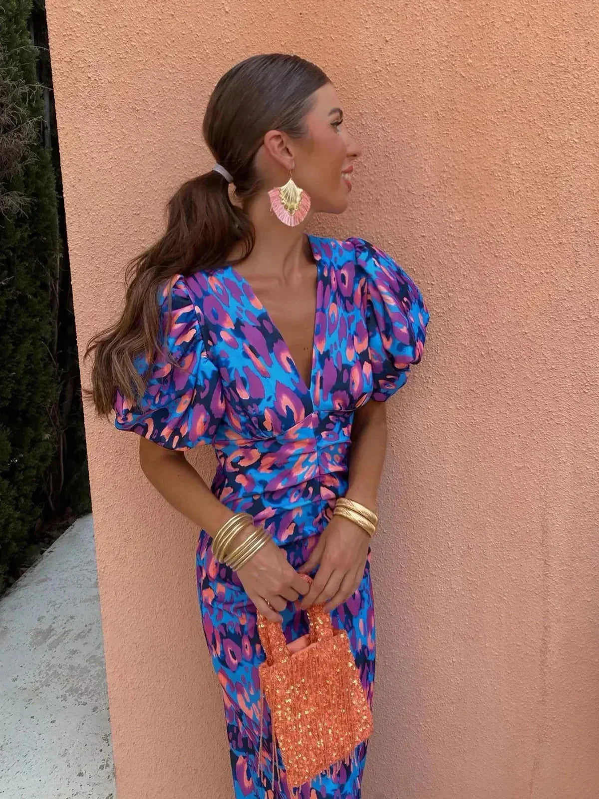 Vestido Colorido con Mangas Plisadas – Elegancia Cómoda