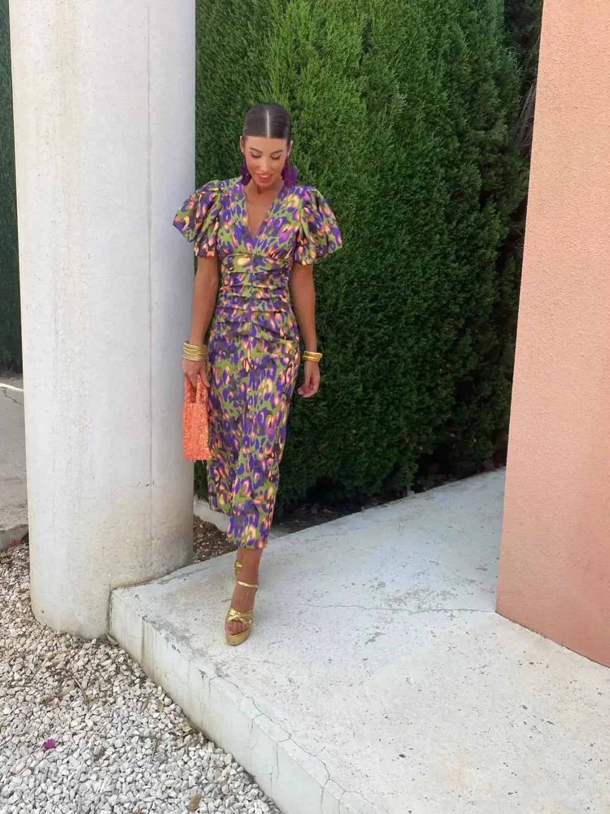 Vestido Colorido con Mangas Plisadas – Elegancia Cómoda