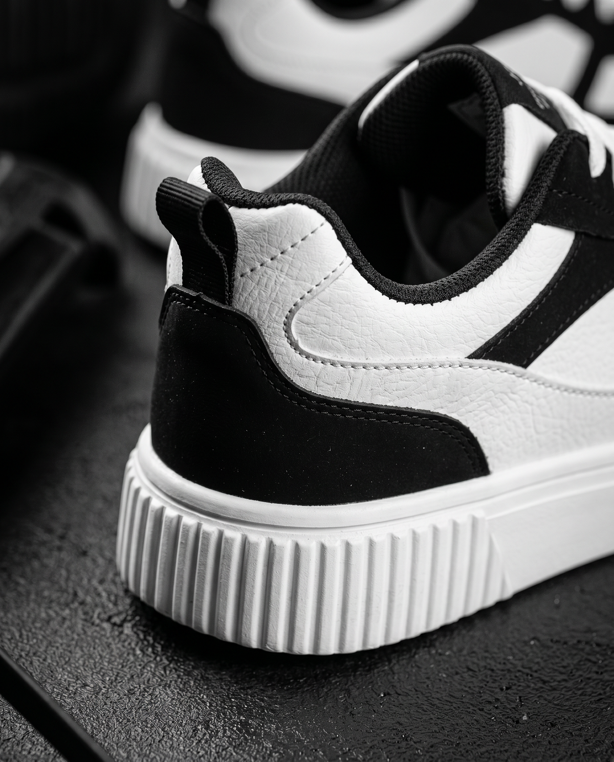 HeightEase — Zapatillas con plataforma y suela acanalada