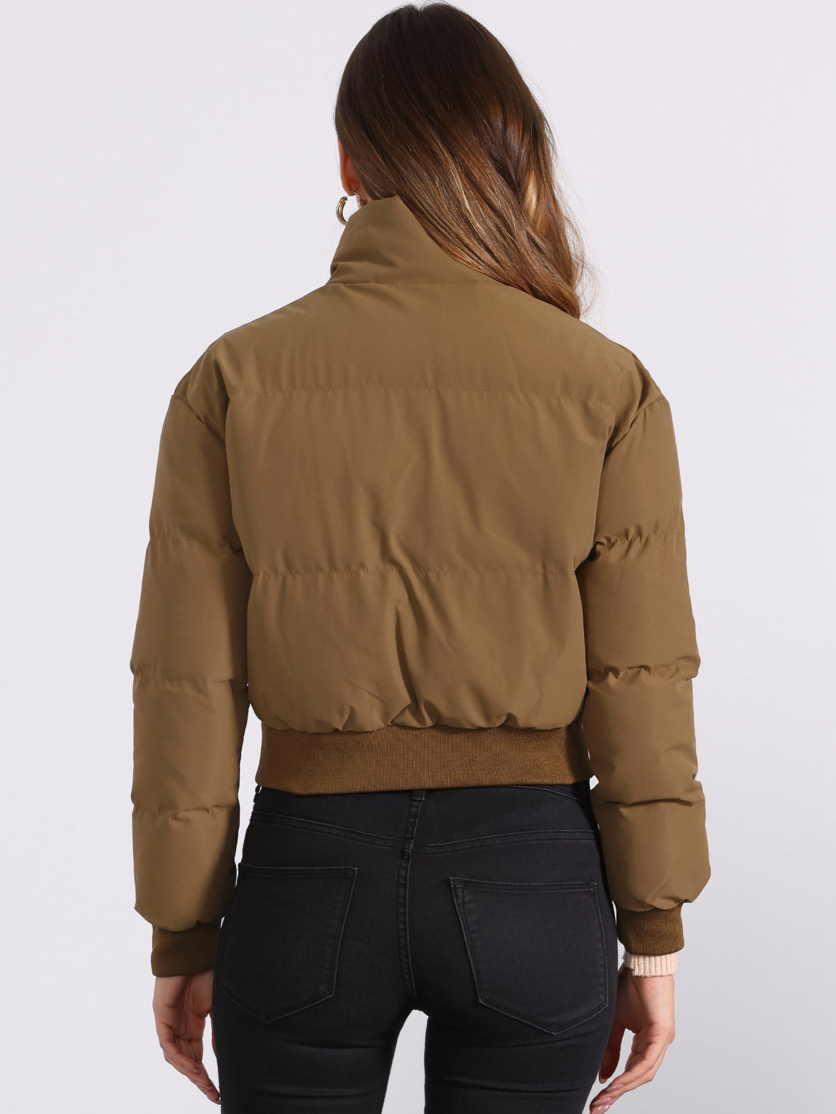 Chaqueta bomber desenfadada para mujer con cierre frontal de cremallera, cuello alto, diseño acolchado y estilo corto