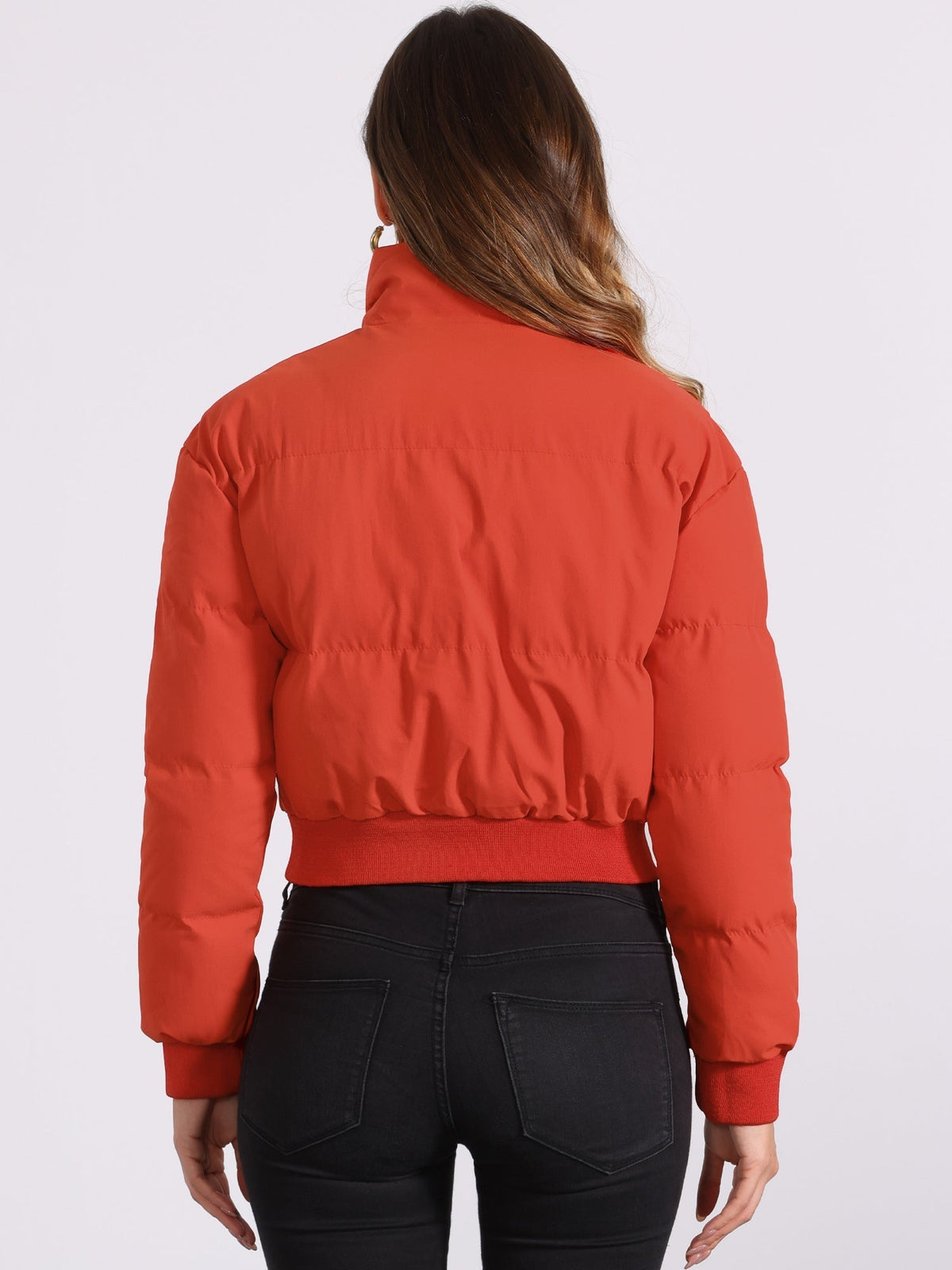 Chaqueta bomber desenfadada para mujer con cierre frontal de cremallera, cuello alto, diseño acolchado y estilo corto