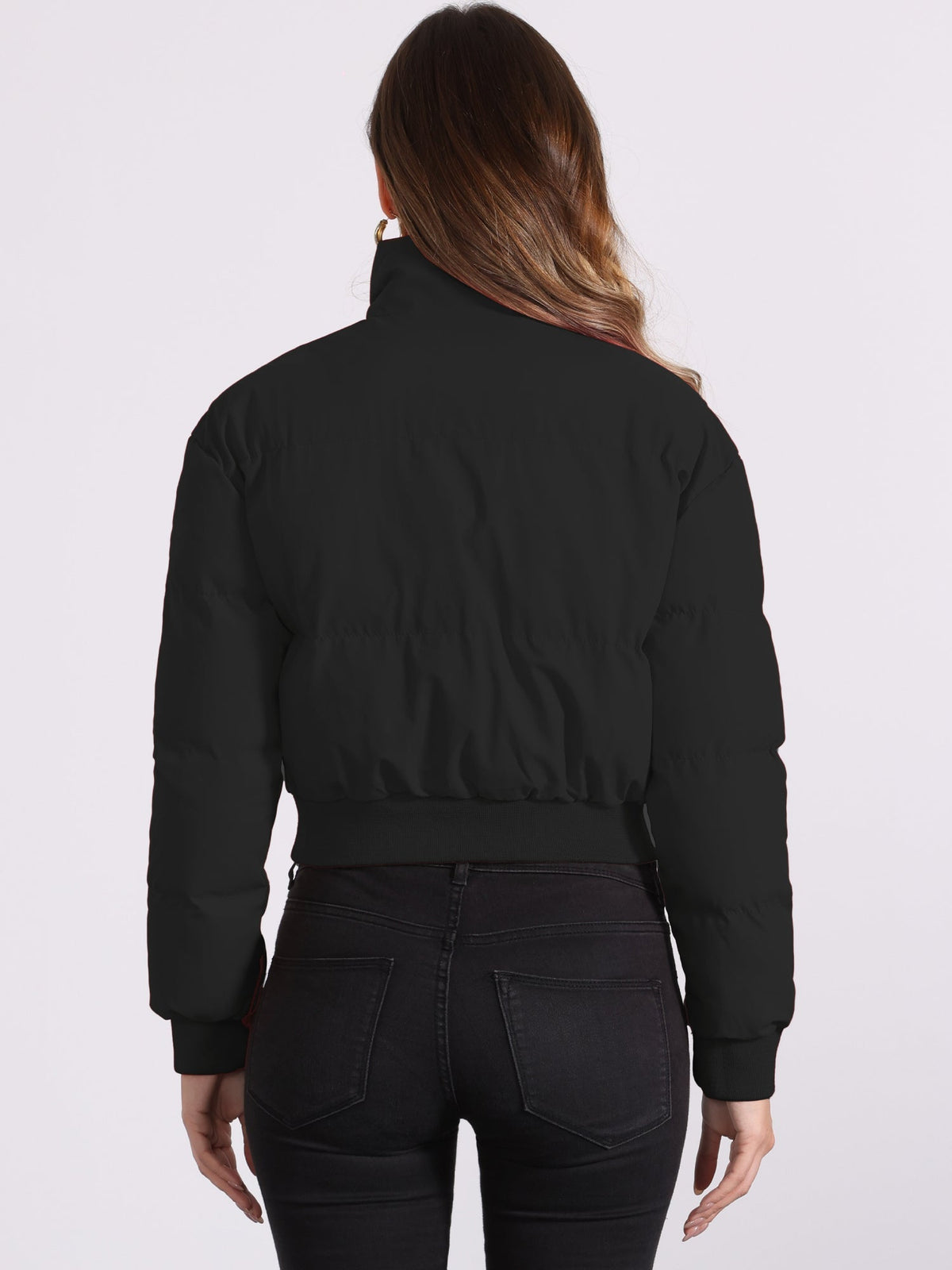 Chaqueta bomber desenfadada para mujer con cierre frontal de cremallera, cuello alto, diseño acolchado y estilo corto