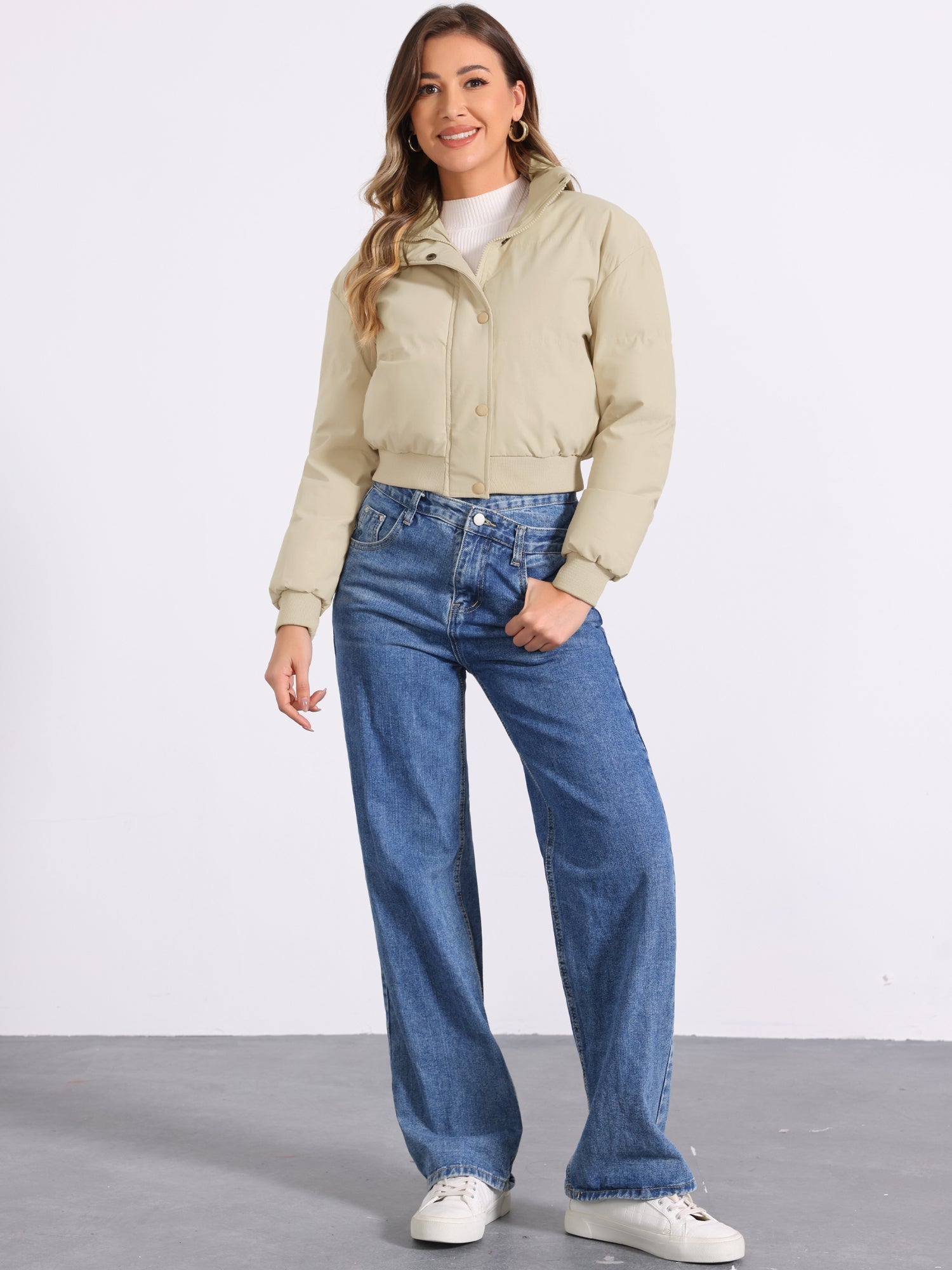 Chaqueta bomber desenfadada para mujer con cierre frontal de cremallera, cuello alto, diseño acolchado y estilo corto