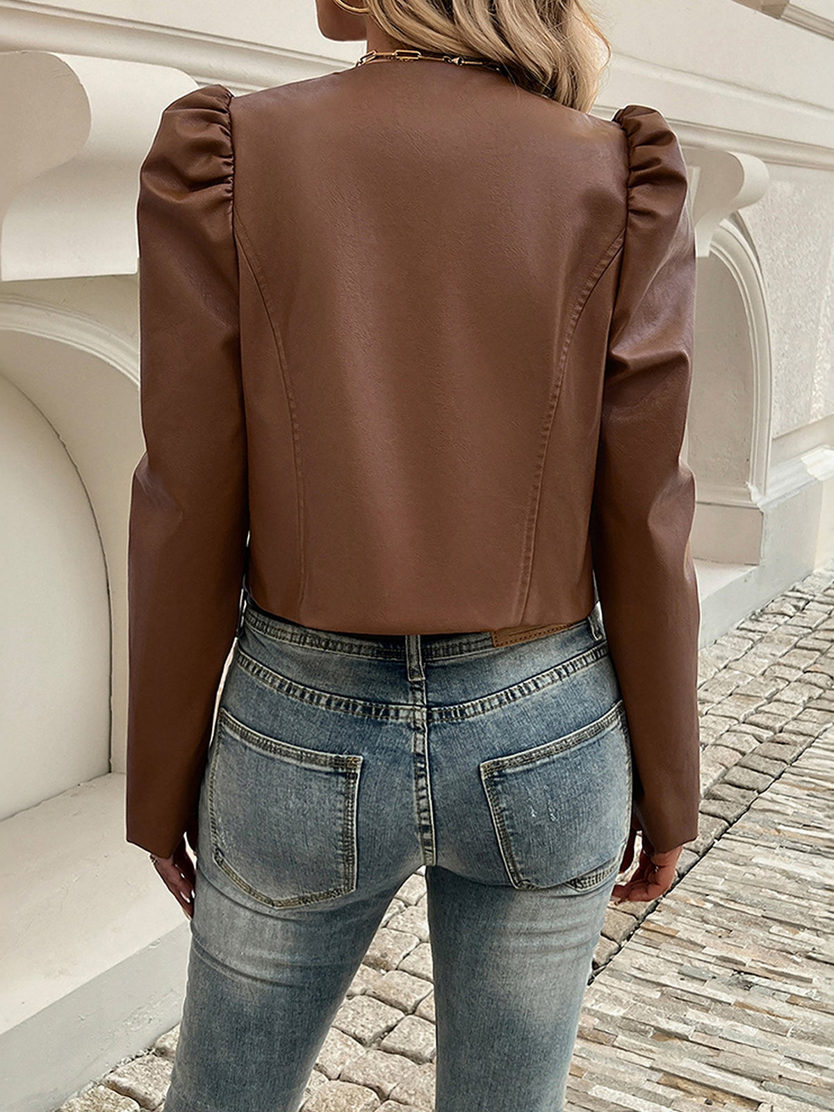 Lucrecia / Chaqueta de cuero para mujer con mangas abullonadas, diseño abierto y corte cropped
