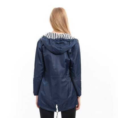 Margarita | Impermeable con capucha y cordón