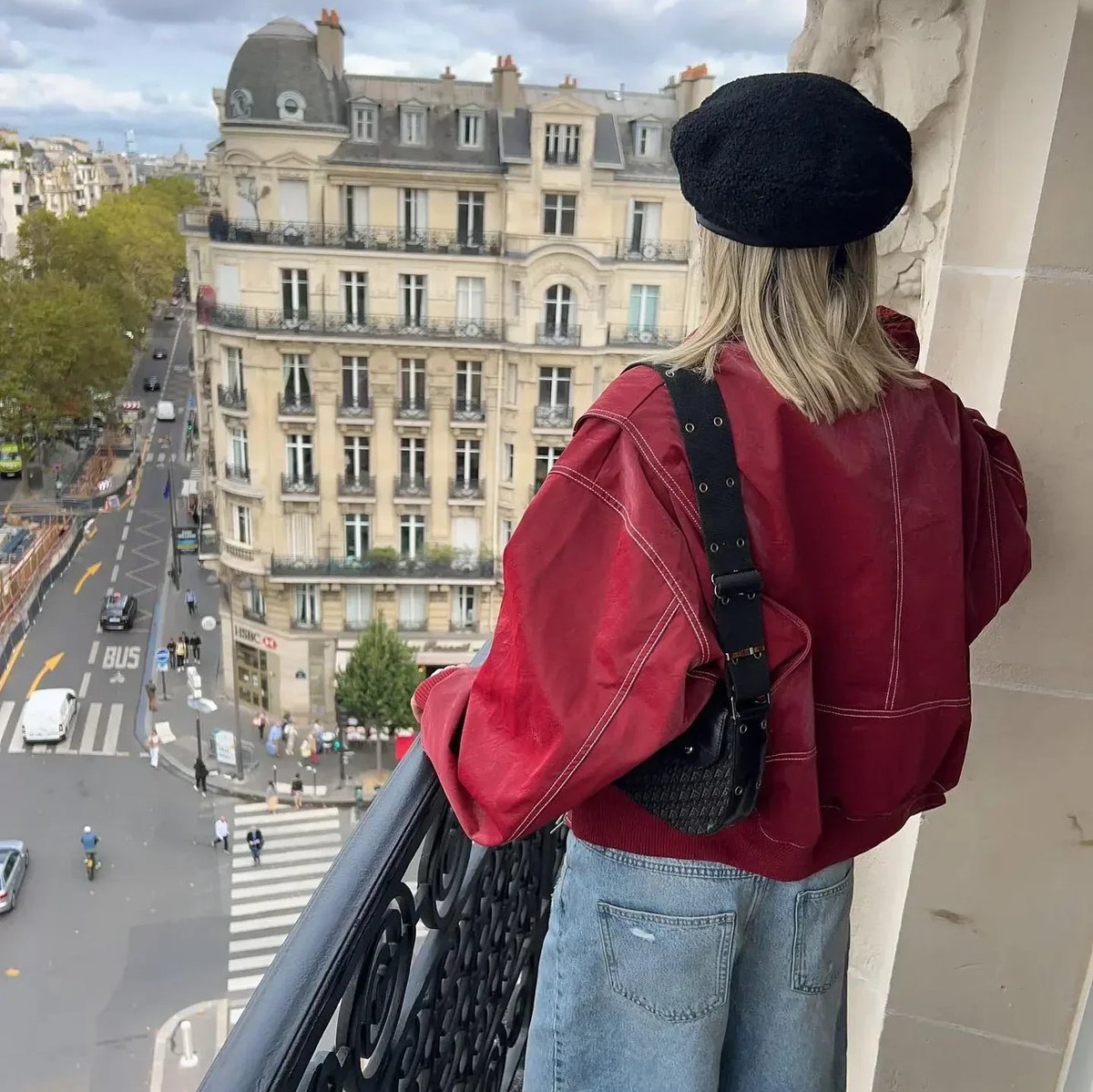 Renata | Cazadora bomber oversize con costuras en contraste